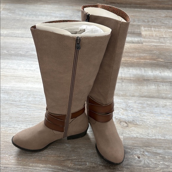 Brown Boot - Picture 4 of 4